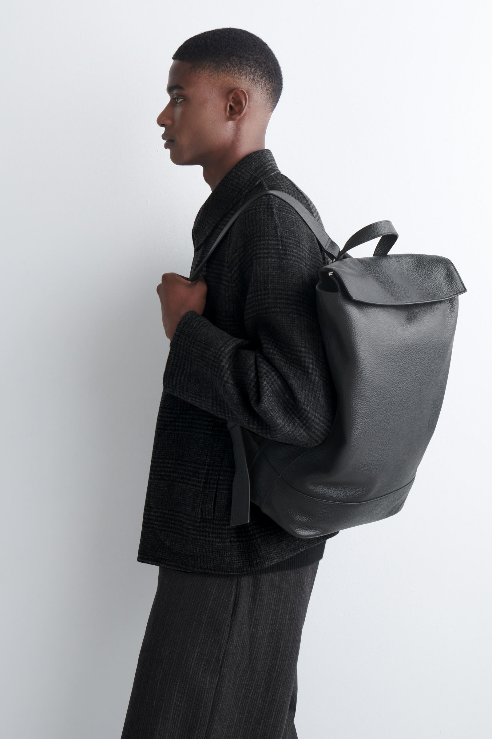 CLASSIC BACKPACK - LEATHER クラシック レザー バックパック BLACK