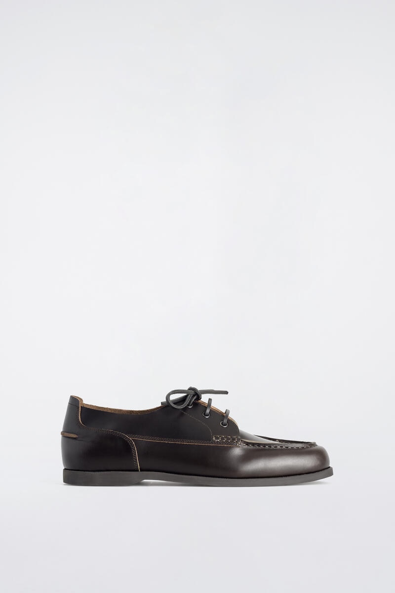 LEATHER BOAT SHOES レザーボートシューズ ダークブラウン｜COS コス