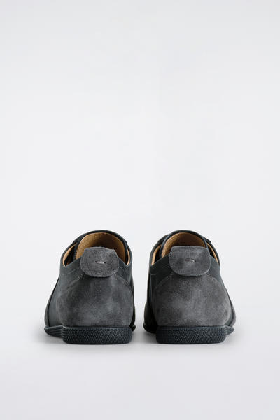 COS ヌバック＆スエード素材のスニーカー