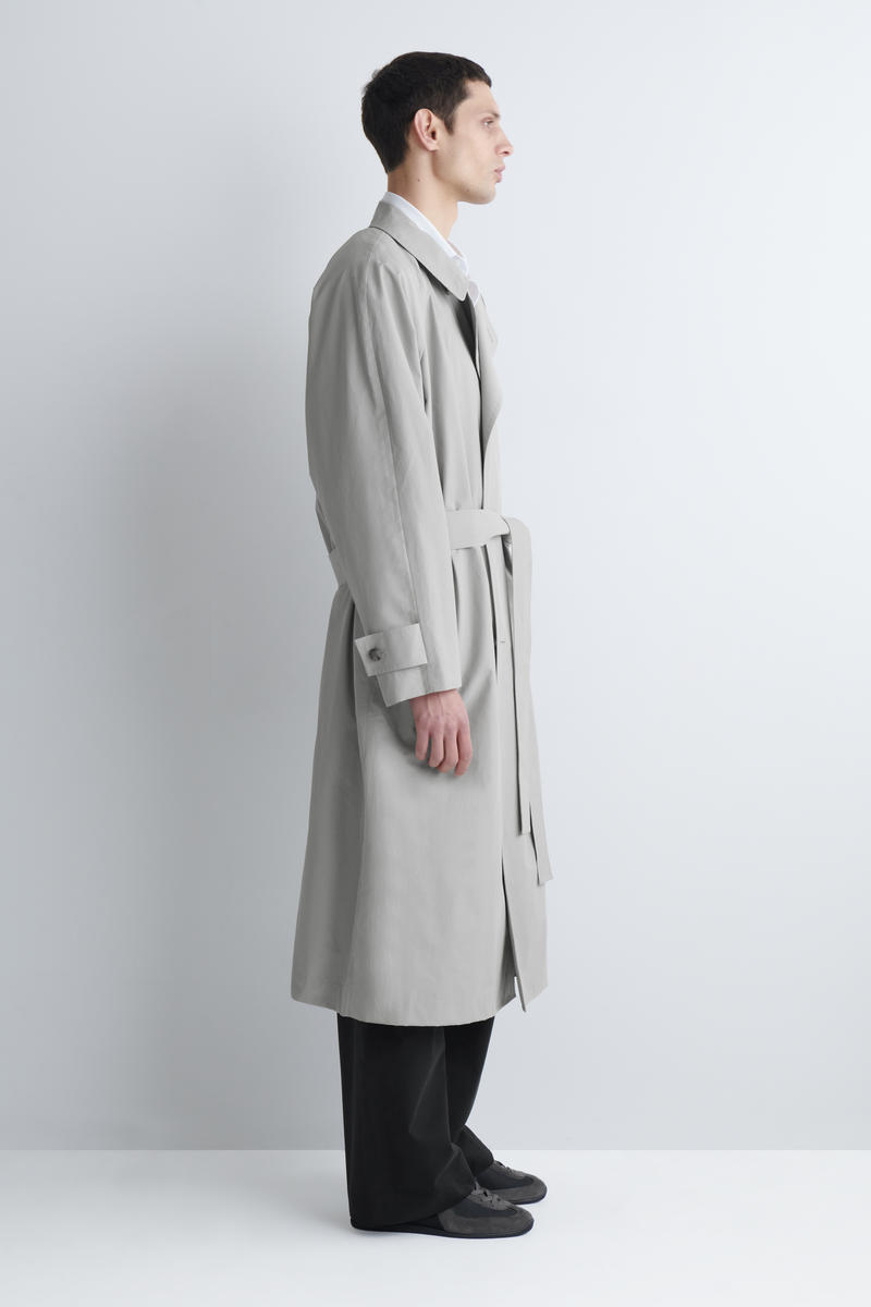 COS ヌバック＆スエード素材のスニーカー