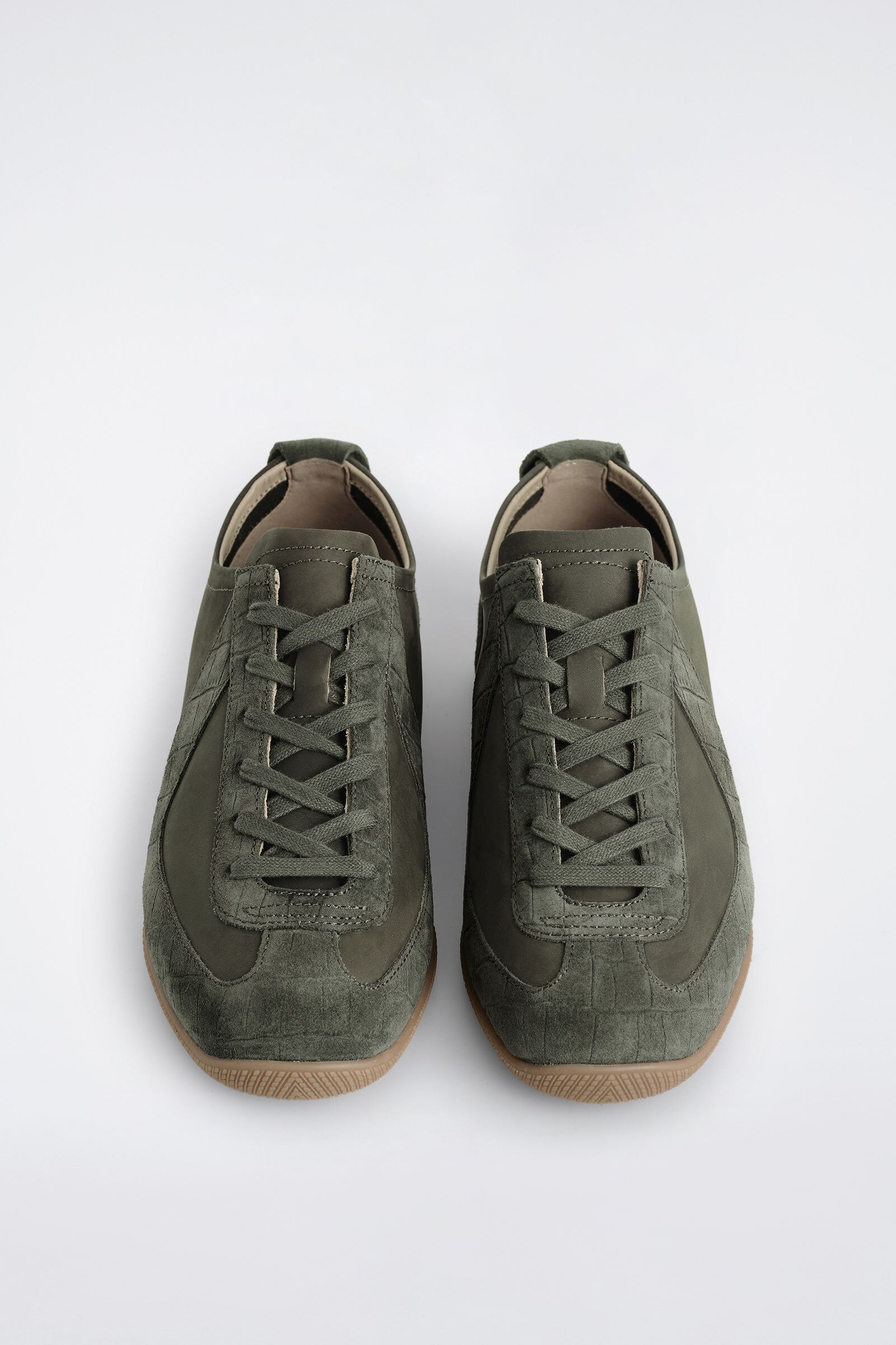 NUBUCK AND SUEDE TRAINERS ヌバック＆スエード素材のスニーカー