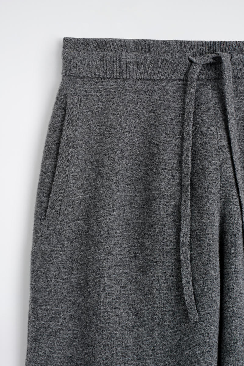 COS メリノウールジョガーパンツ