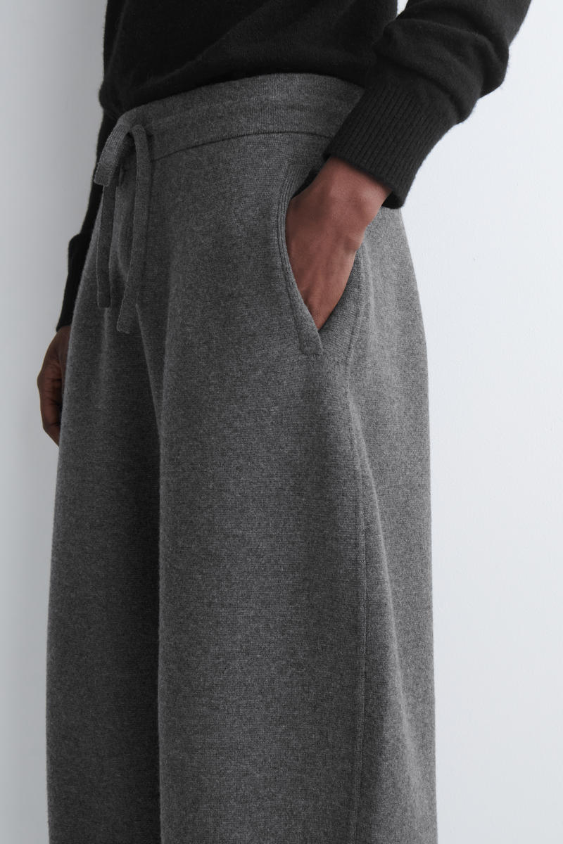 COS メリノウールジョガーパンツ
