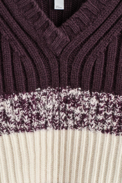 COS テクスチャードメリノウールVネックセーター