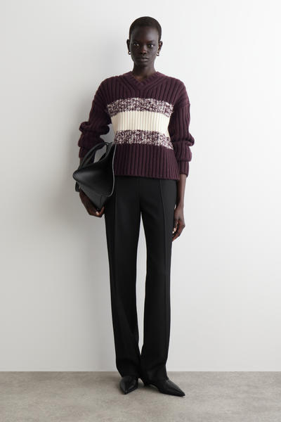 COS テクスチャードメリノウールVネックセーター