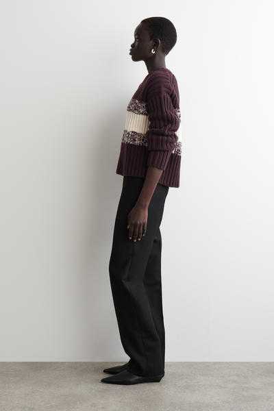 COS テクスチャードメリノウールVネックセーター