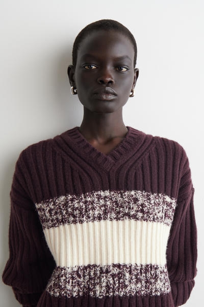 COS テクスチャードメリノウールVネックセーター