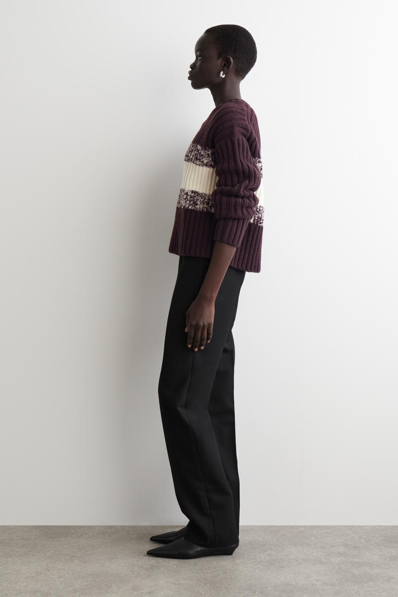 COS テクスチャードメリノウールVネックセーター