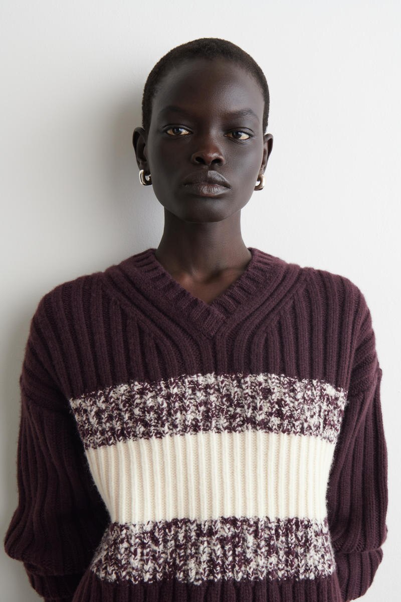 COS テクスチャードメリノウールVネックセーター