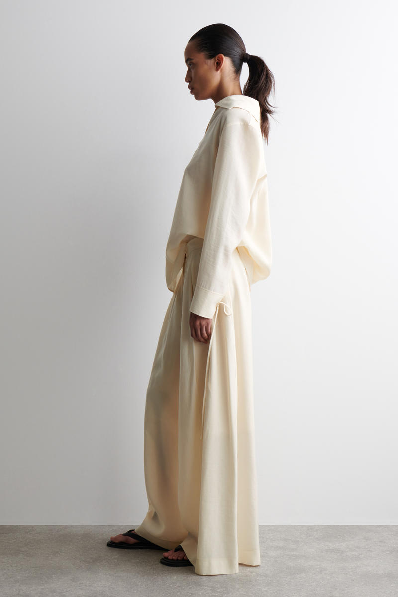 COS プリーツモダールワイドレッグトラウザーズ