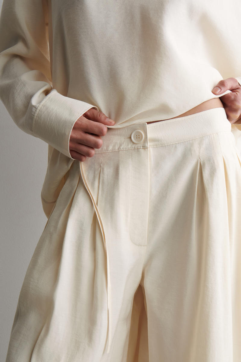 COS プリーツモダールワイドレッグトラウザーズ