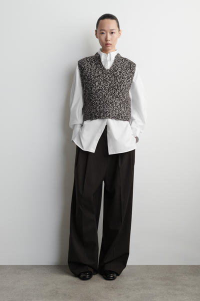 COS フレックチャンキーニットベスト