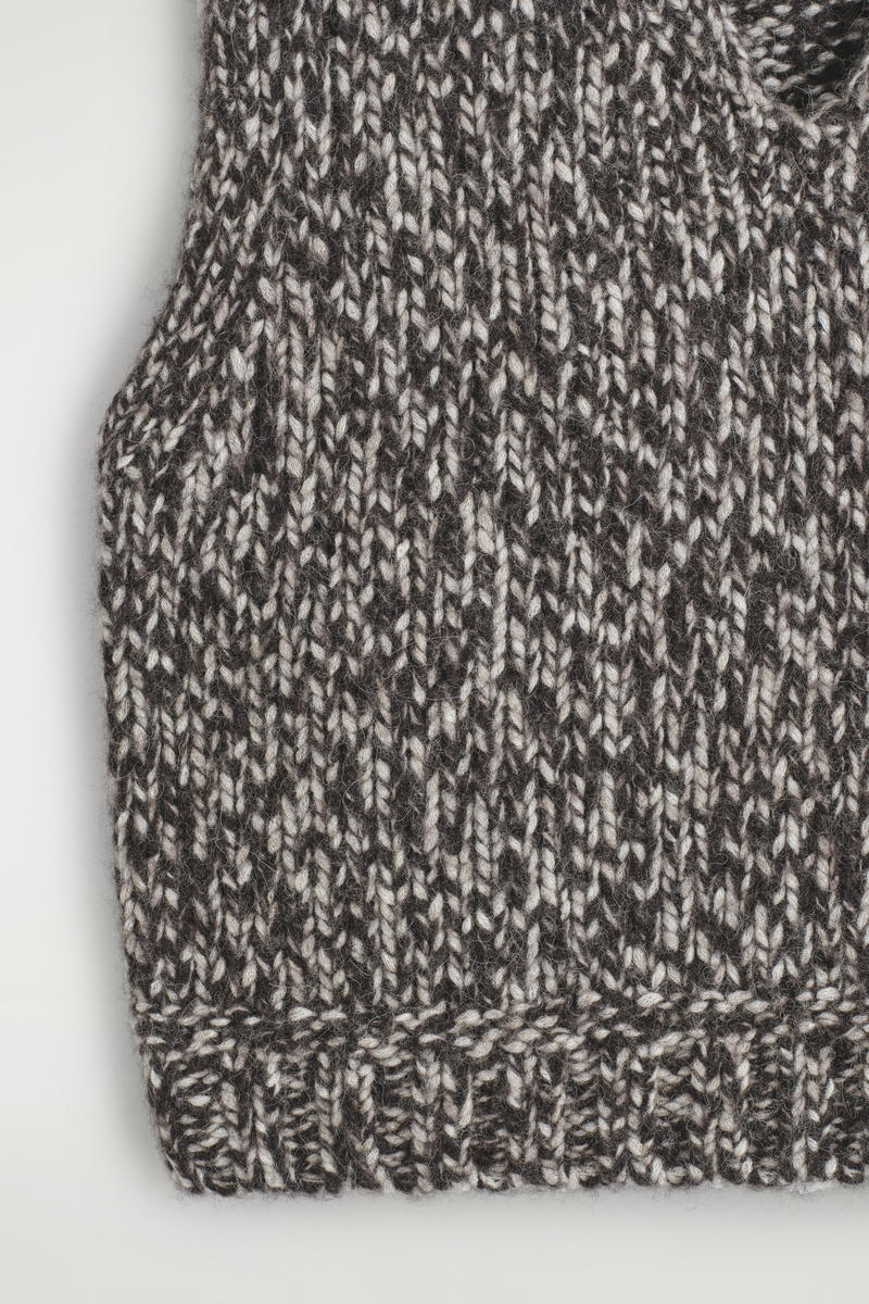 COS フレックチャンキーニットベスト