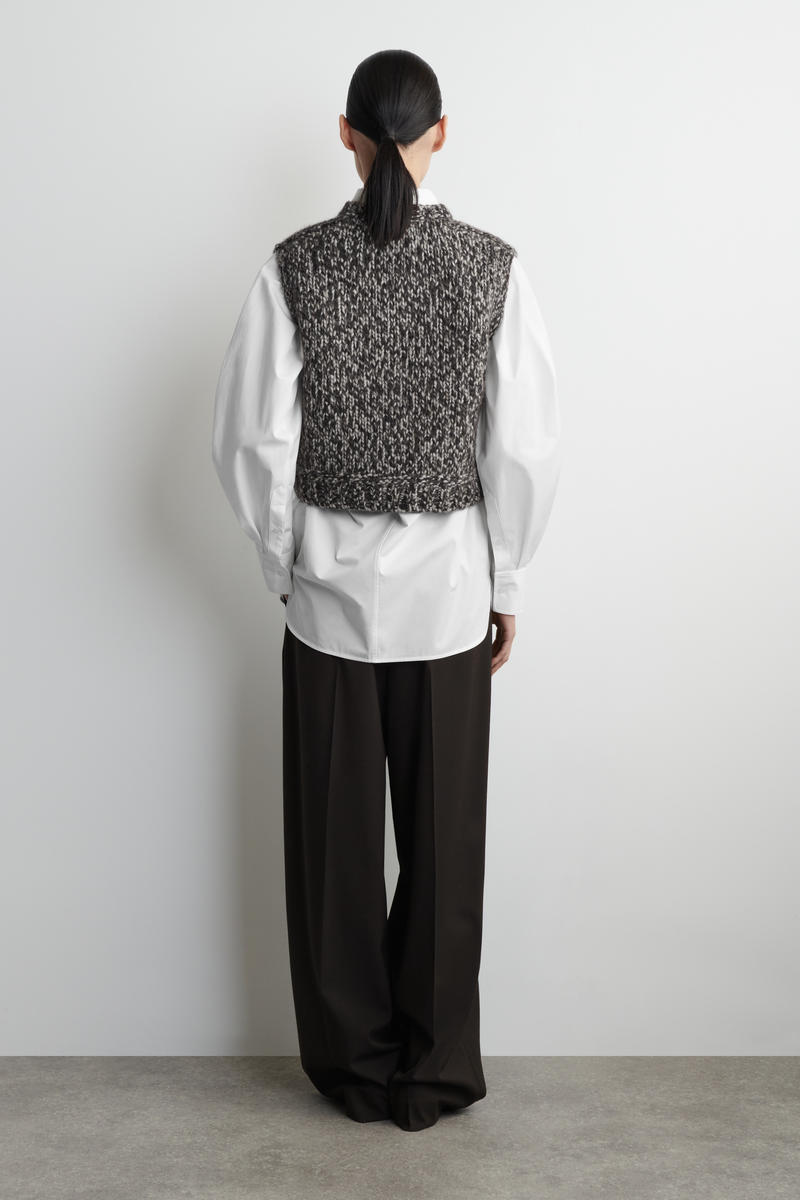 COS フレックチャンキーニットベスト