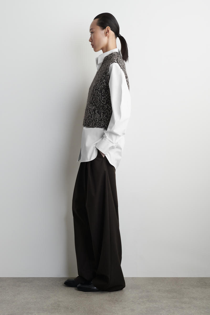 COS フレックチャンキーニットベスト