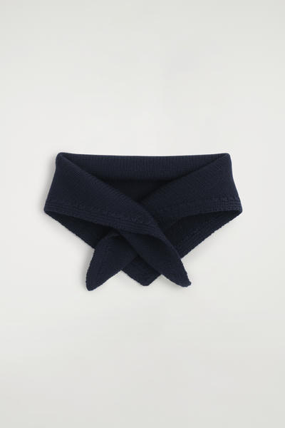 COS メリノウールトライアングルマフラー