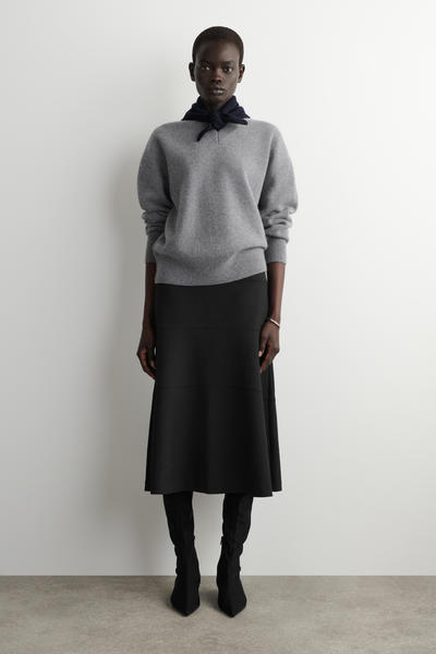 COS メリノウールトライアングルマフラー