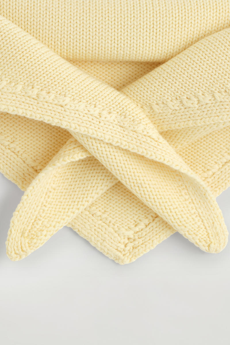 COS メリノウールトライアングルマフラー