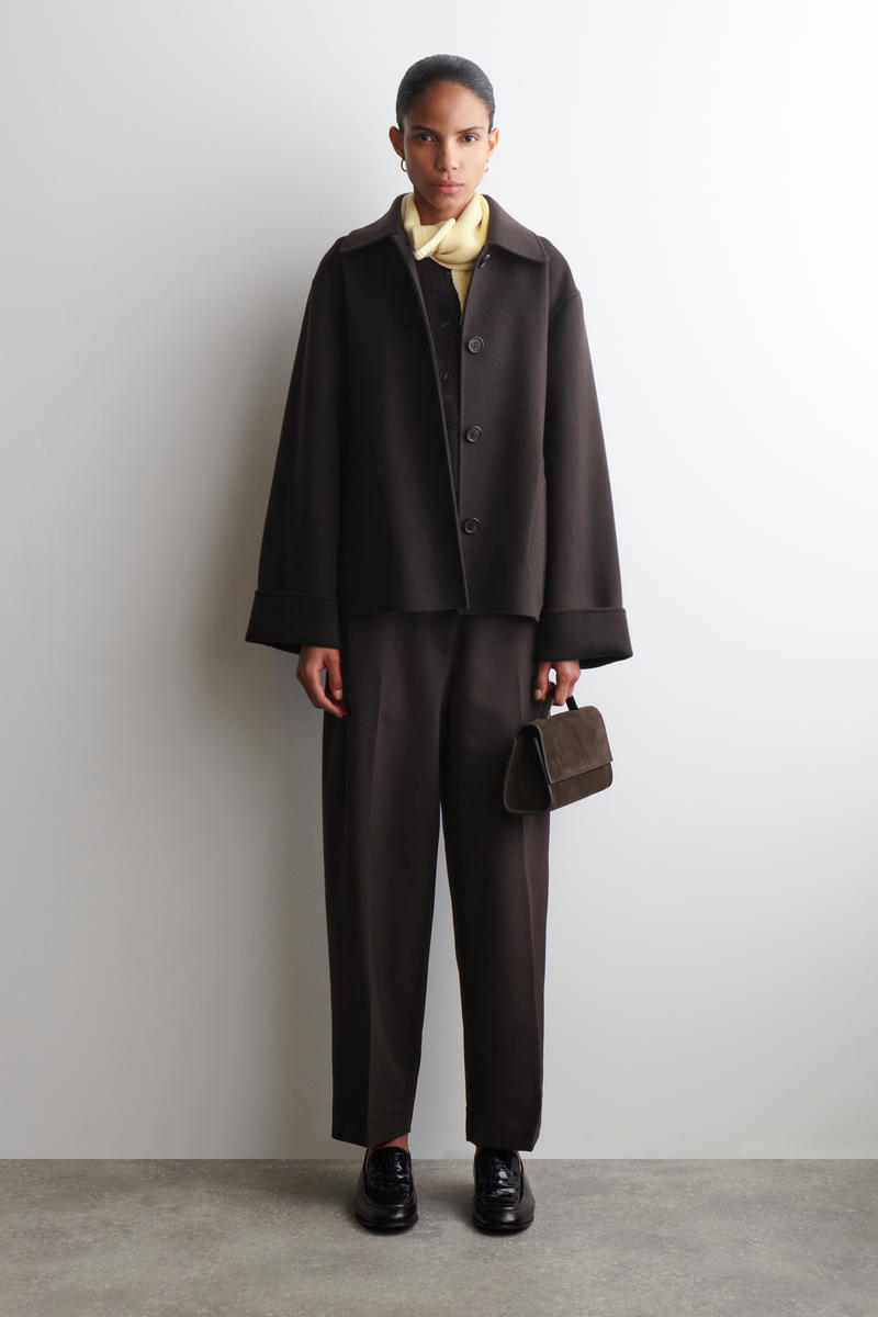 COS メリノウールトライアングルマフラー