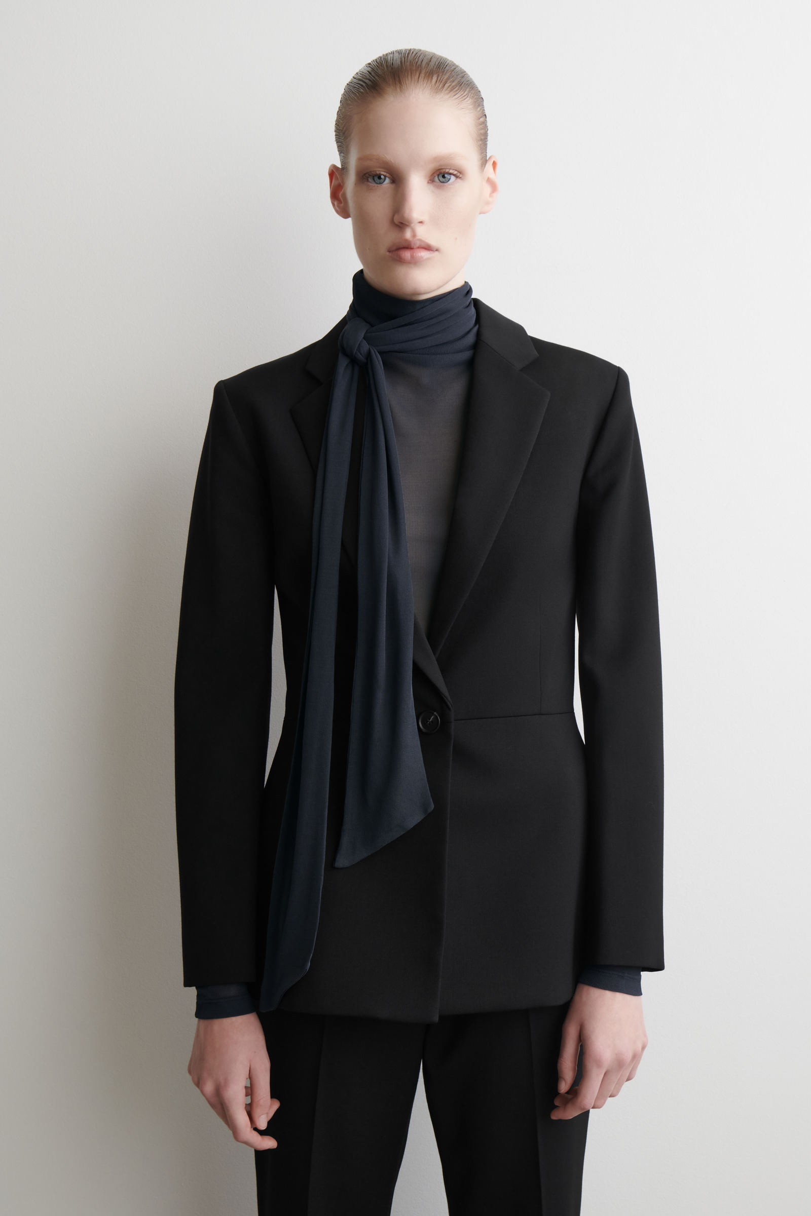 SCARF-DETAIL SILK TOP スカーフディテールシルクトップ｜COS