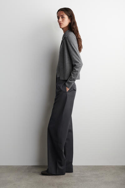 COS レイヤードメリノウールハイネックカーディガン