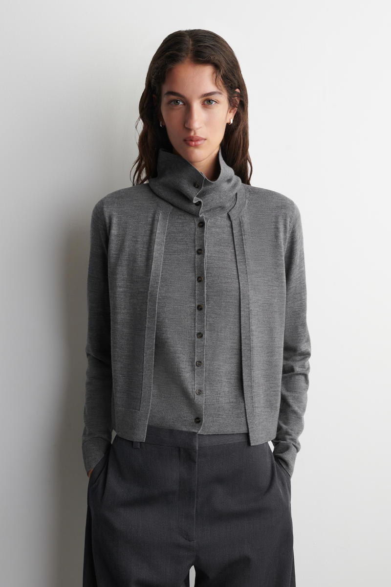 COS レイヤードメリノウールハイネックカーディガン