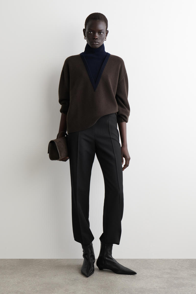 COS レイヤードメリノウールハイネックセーター