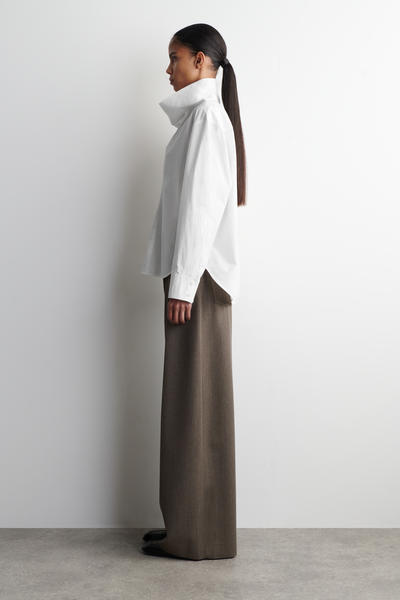 COS ファネルネック コットンシャツ