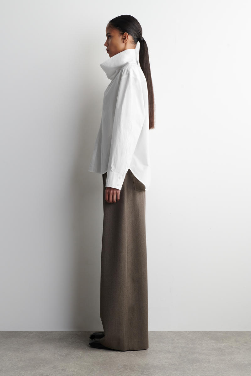 COS ファネルネック コットンシャツ