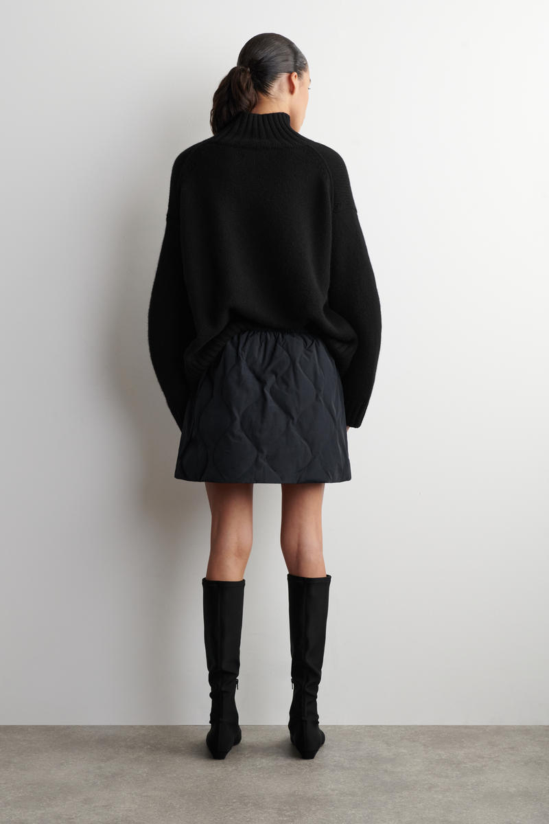 COS キルティング ミニスカート