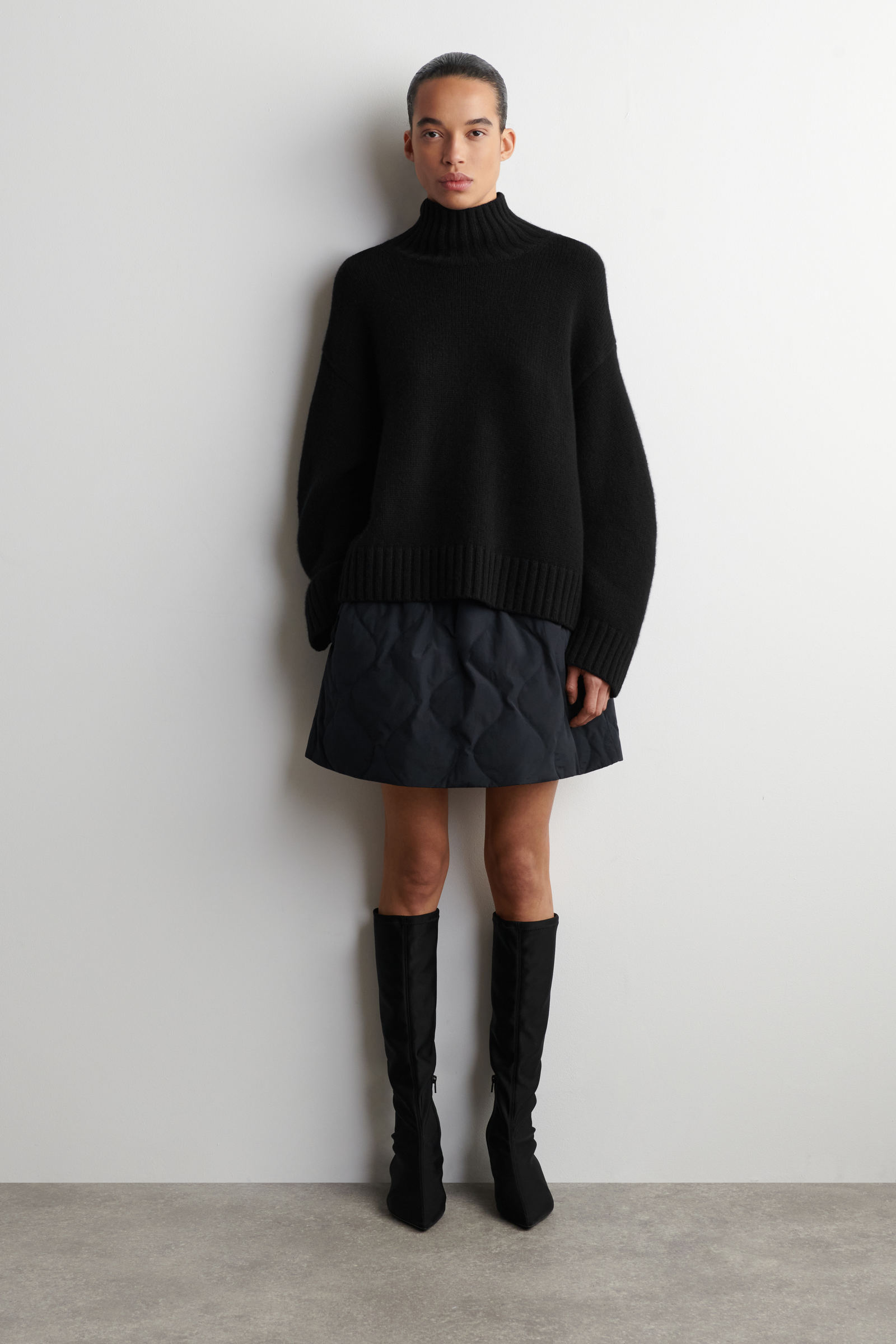 QUILTED DOWN MINI SKIRT キルティング ミニスカート ネイビー｜COS