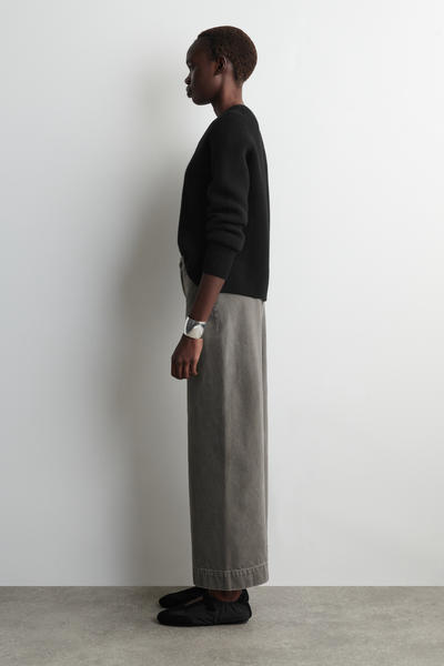 COS クロップドワイドレッグデニムパンツ