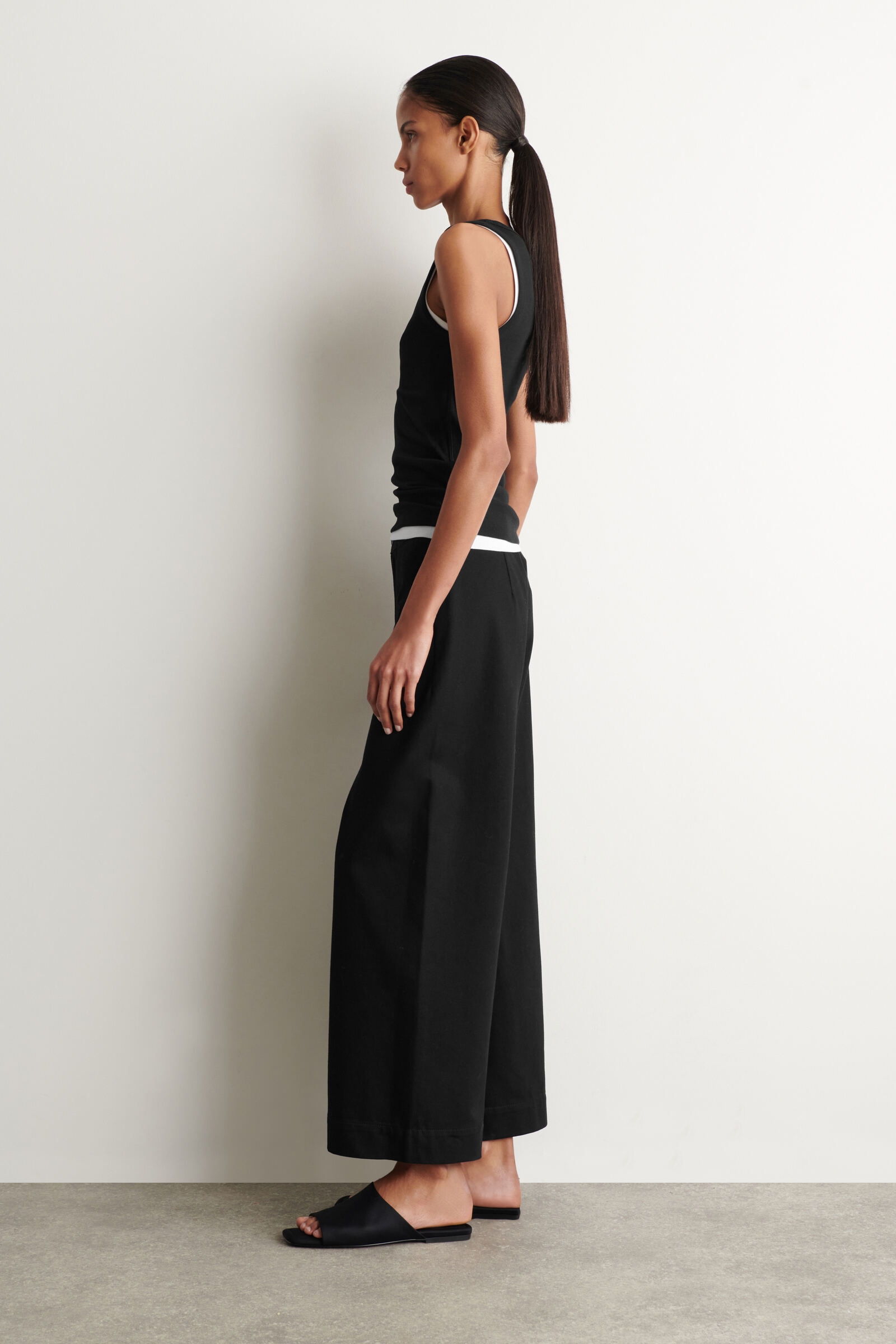 CROPPED WIDE-LEG DENIM TROUSERS クロップド ワイドレッグデニム