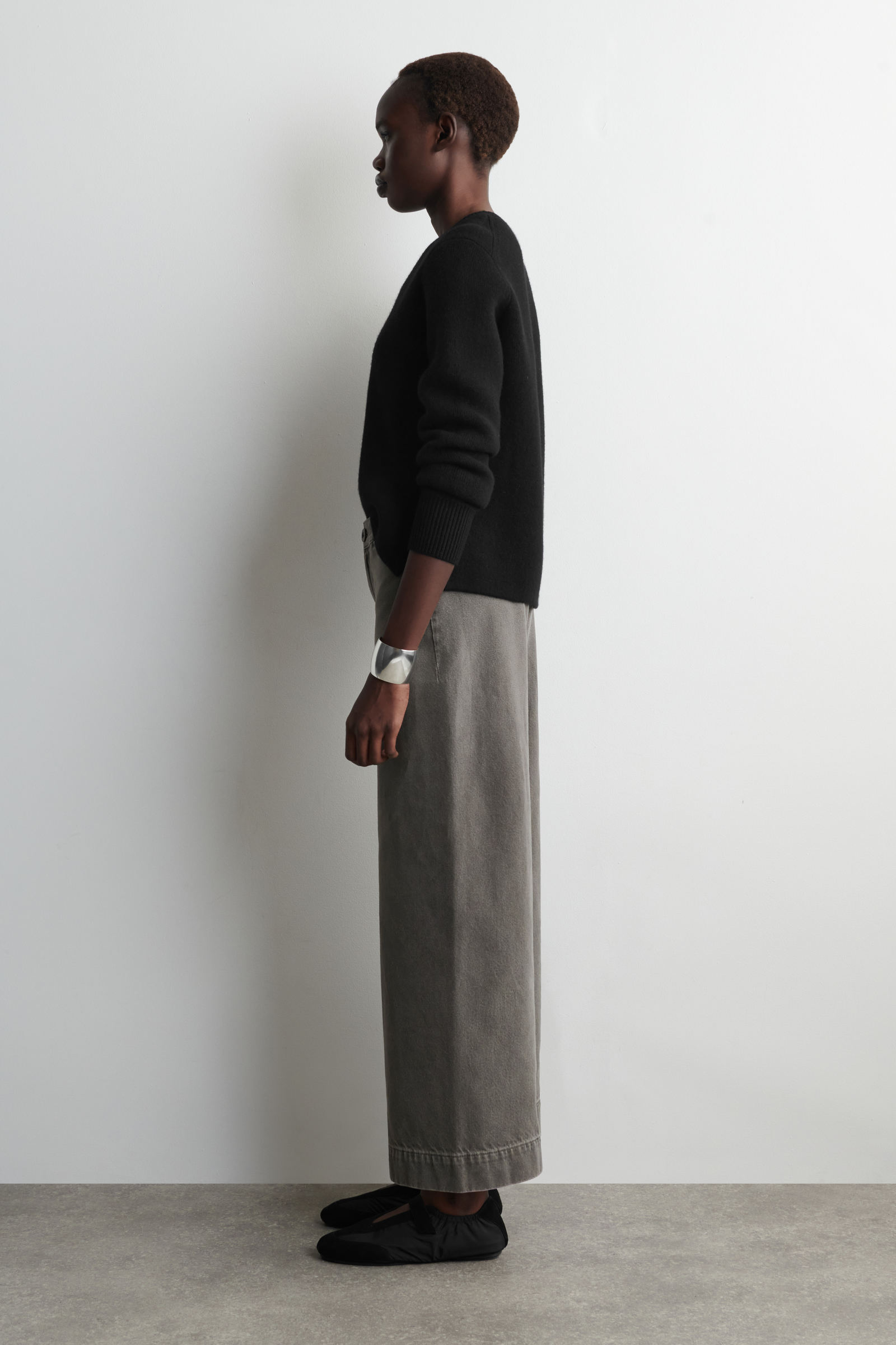CROPPED WIDE-LEG DENIM TROUSERS クロップド ワイドレッグデニム