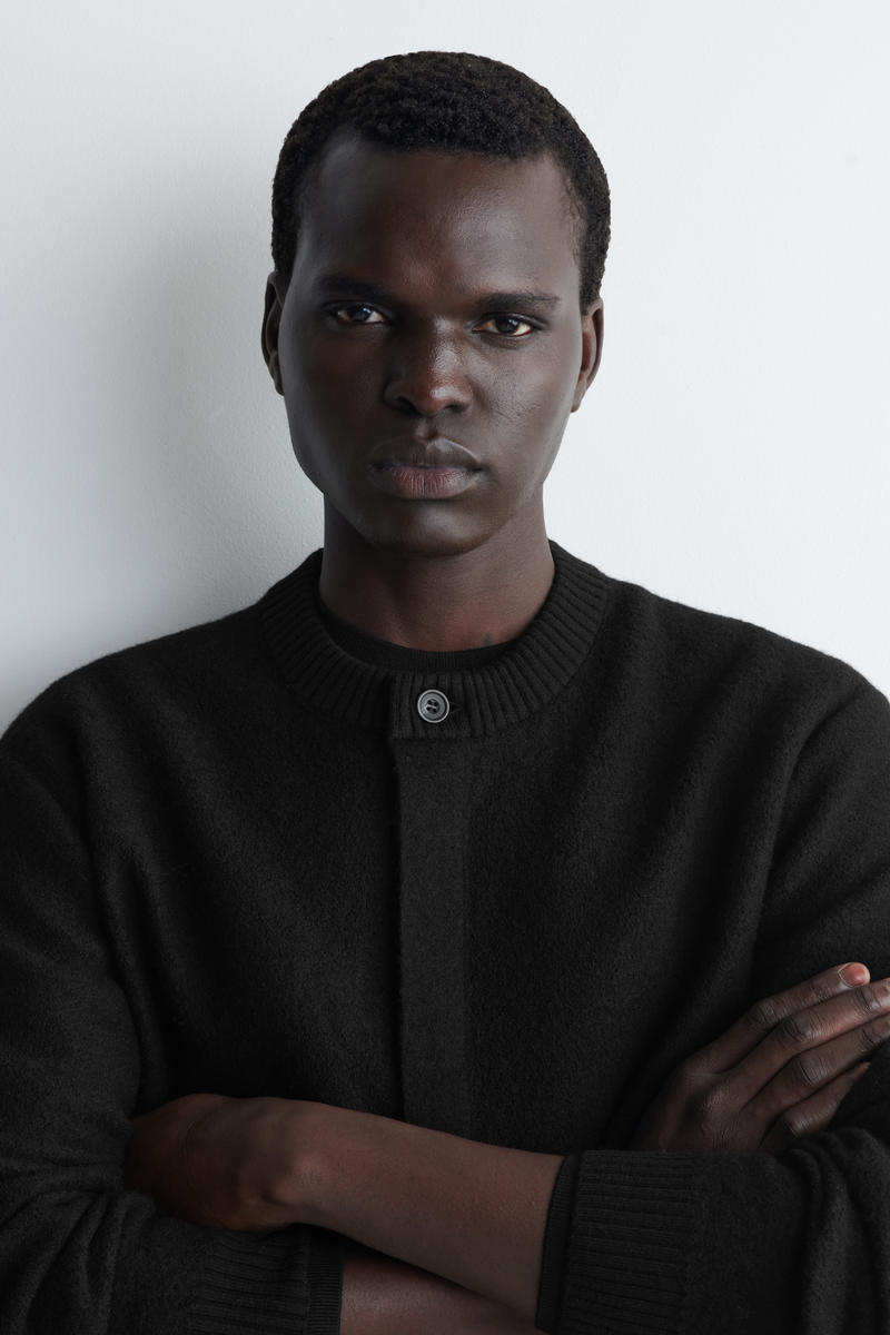 COS ボイルドウールクルーネックカーディガン