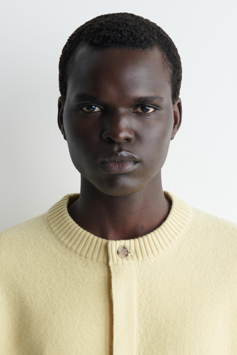 COS ボイルドウールクルーネックカーディガン