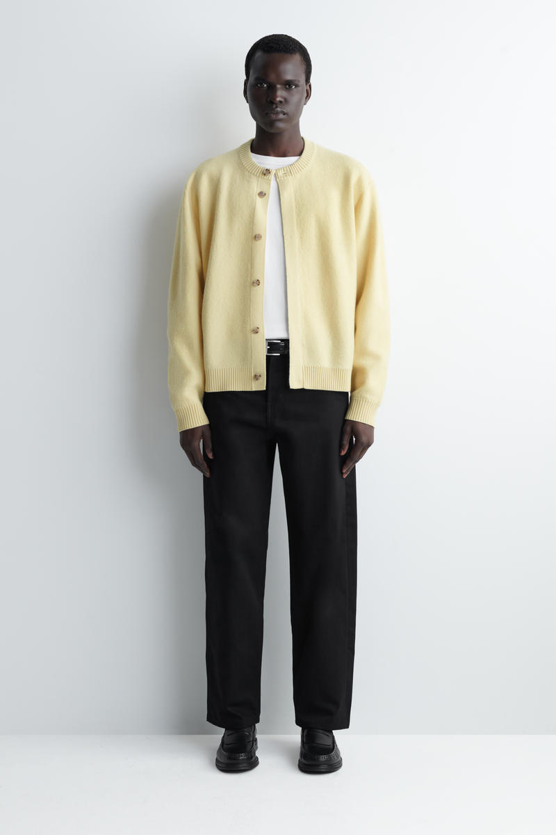 COS ボイルドウールクルーネックカーディガン