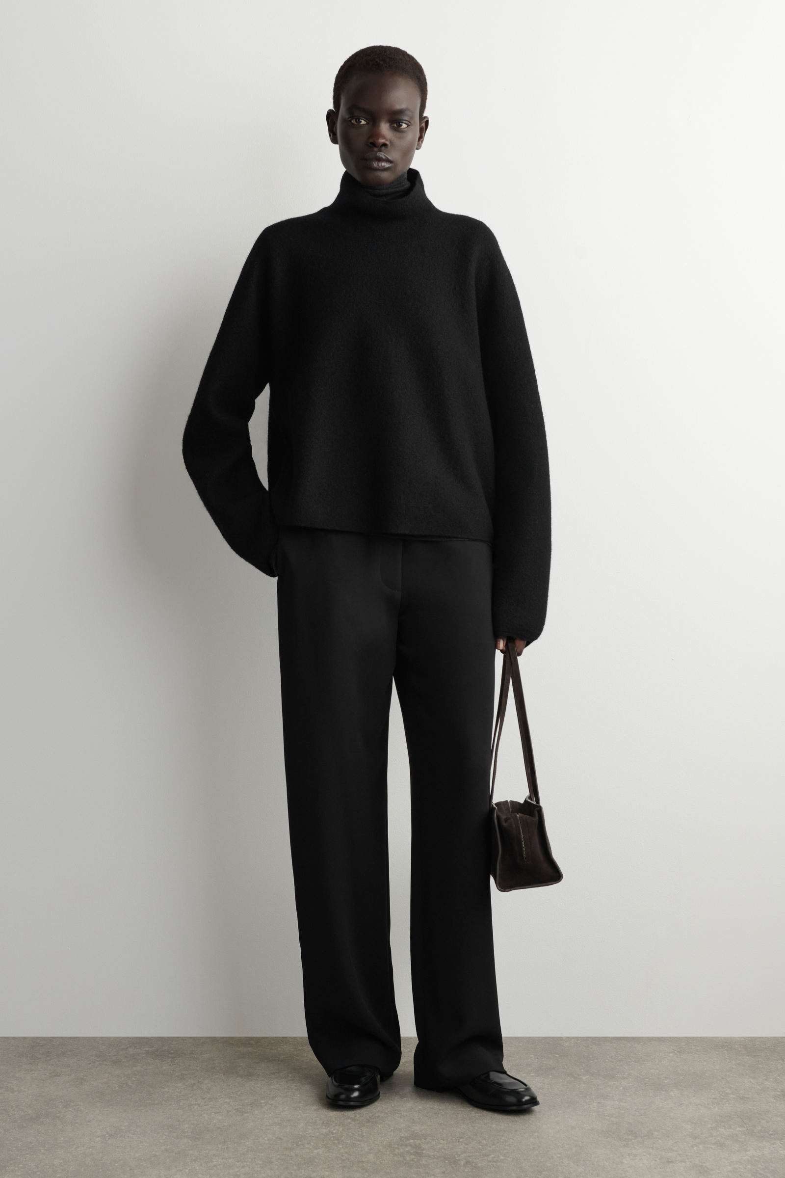 TAILORED STRAIGHT-LEG TROUSERS テイラードストレートレッグパンツ
