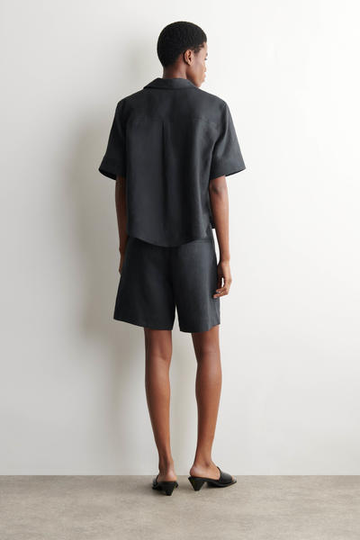 COS オーバーサイズ半袖リネンシャツ