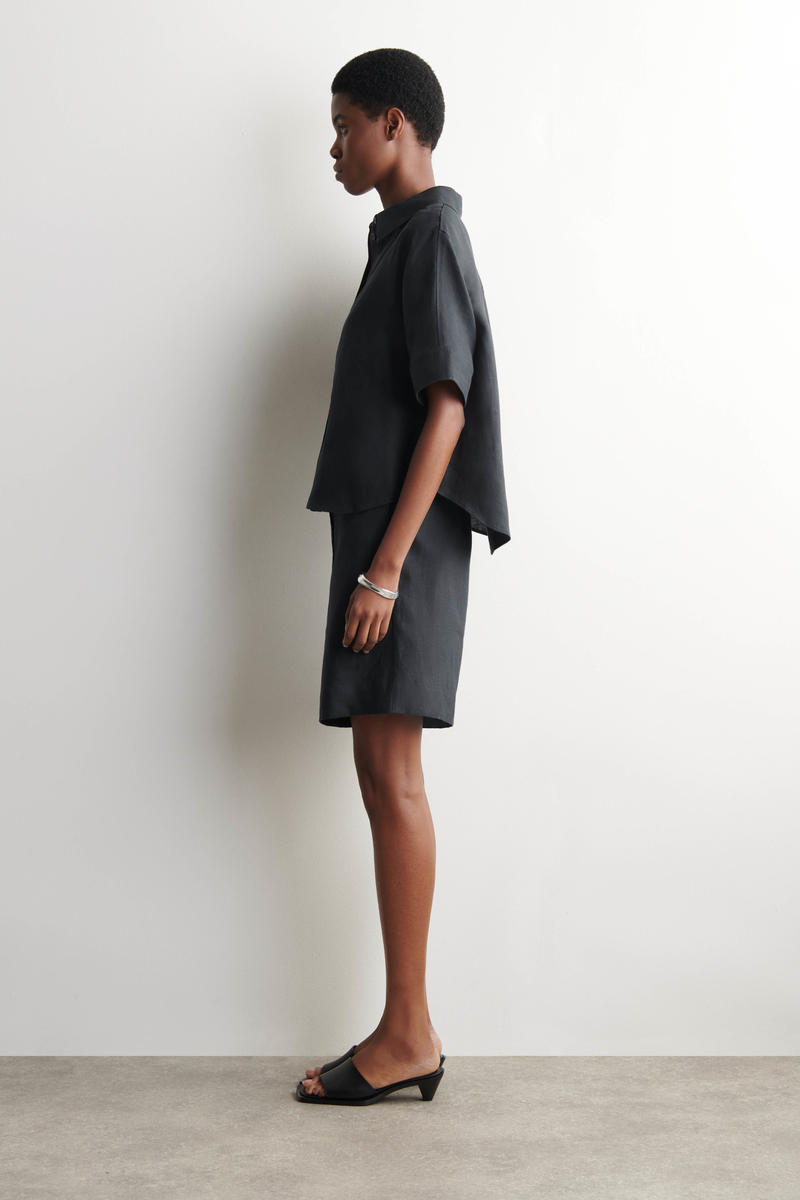 COS オーバーサイズ半袖リネンシャツ