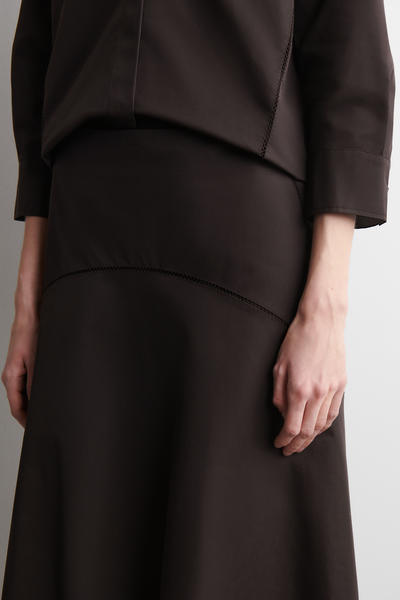 COS 刺繍入りコットンミディスカート