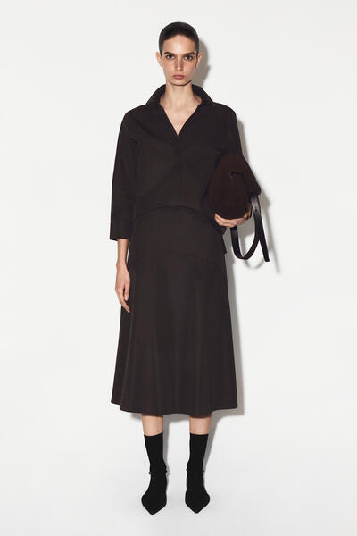 COS 刺繍入りコットンミディスカート