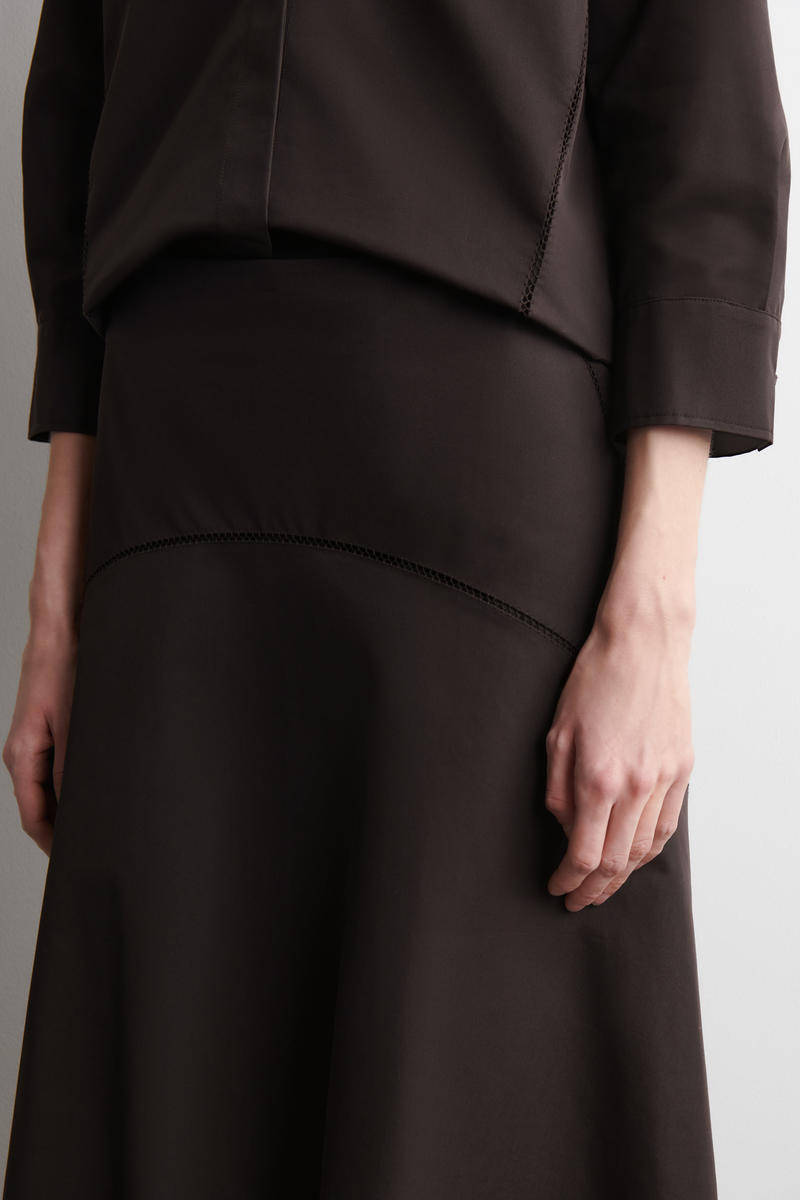 COS 刺繍入りコットンミディスカート