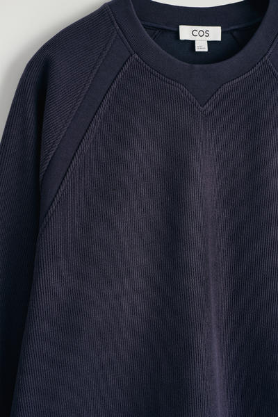 COS コーデュロイジャージースウェットシャツ