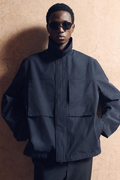 COS テクニカル ウインドブレーカージャケット