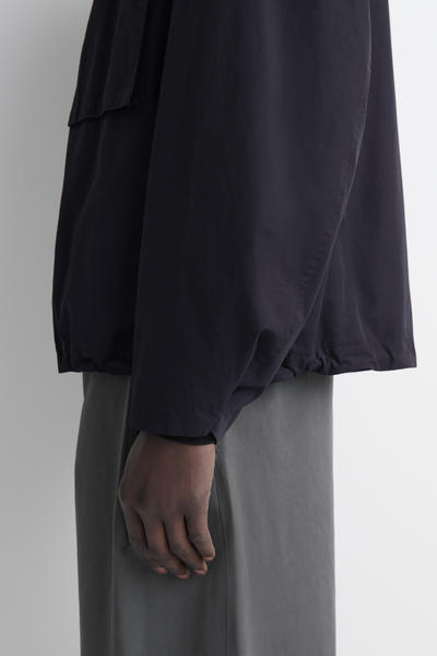 COS テクニカル ウインドブレーカージャケット