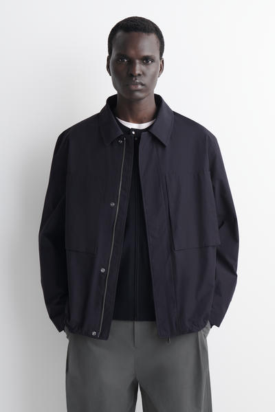 COS テクニカル ウインドブレーカージャケット