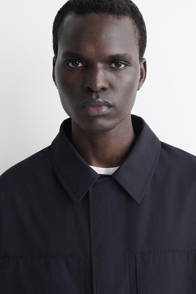 COS テクニカル ウインドブレーカージャケット