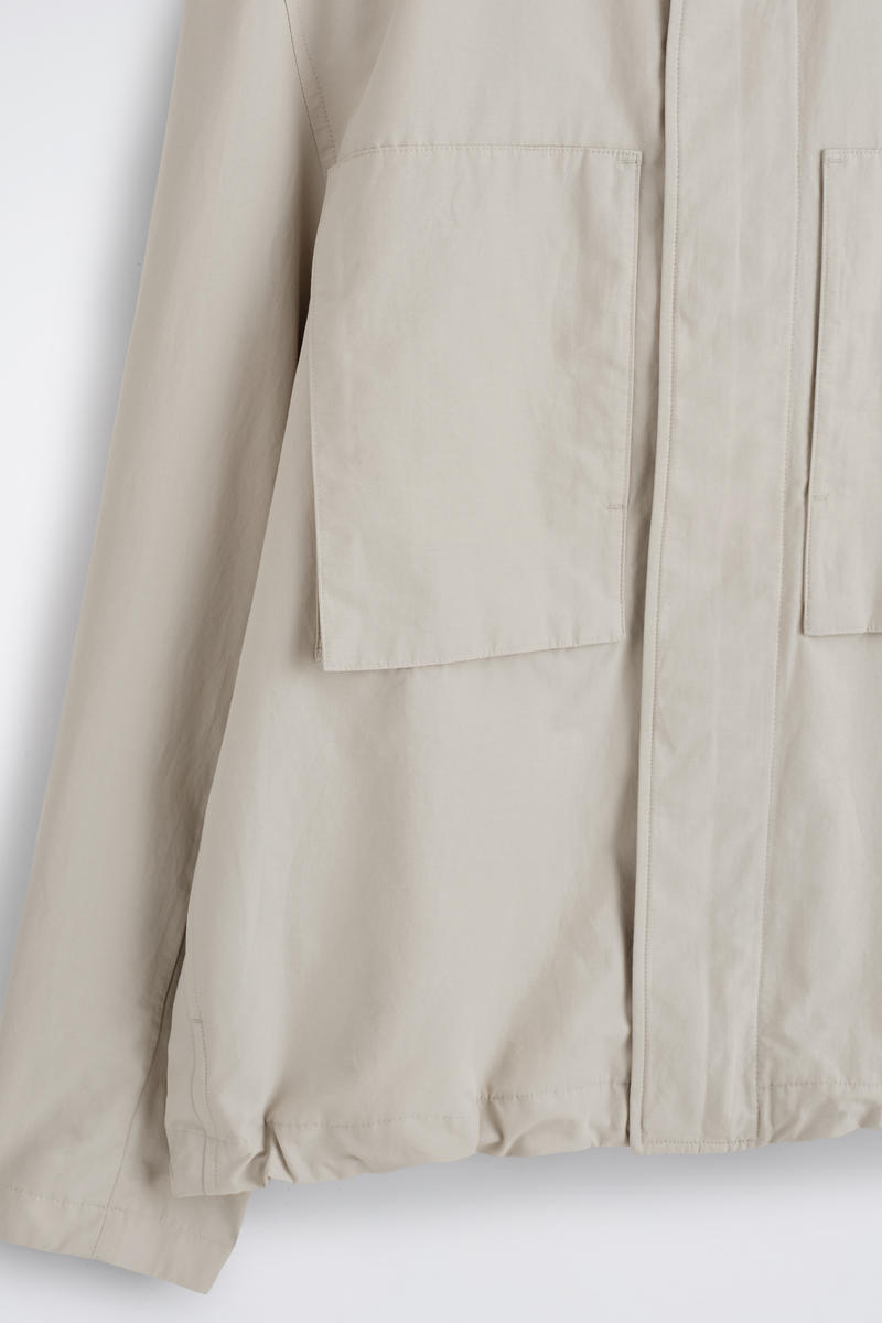 COS テクニカル ウインドブレーカージャケット