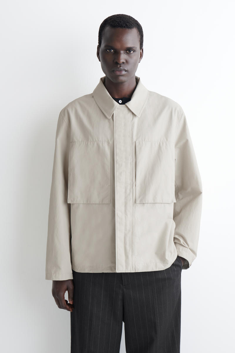 COS テクニカル ウインドブレーカージャケット
